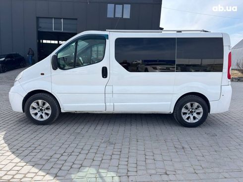 Opel Vivaro 2007 белый - фото 15