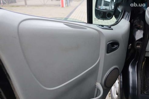 Renault Trafic 2009 - фото 14