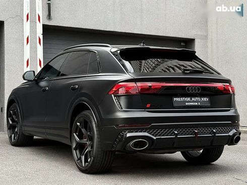 Audi RS Q8 2024 - фото 20