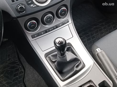 Mazda 3 2010 белый - фото 17