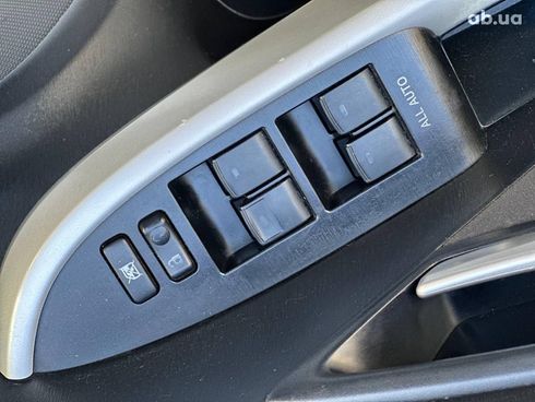 Toyota Prius 2014 белый - фото 16