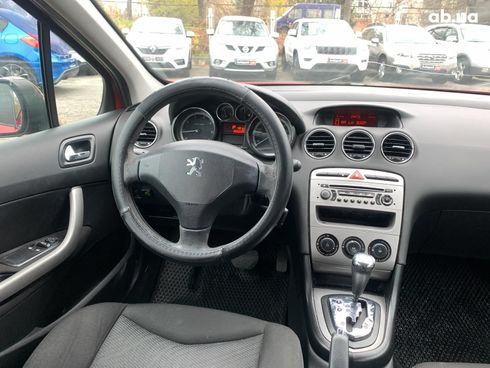 Peugeot 308 2010 красный - фото 26