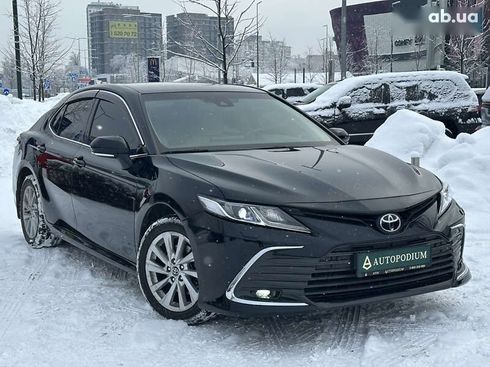 Toyota Camry 2022 - фото 2