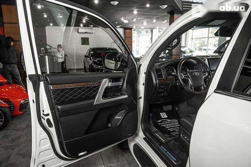 Toyota Land Cruiser 2017 - фото 12
