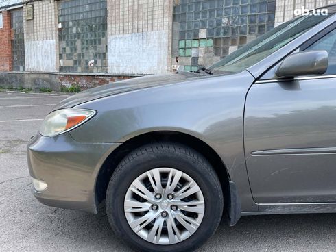 Toyota Camry 2004 серый - фото 5