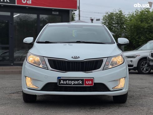 Kia Rio 2013 белый - фото 4