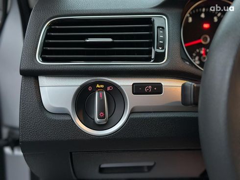 Volkswagen Passat 2016 серый - фото 30