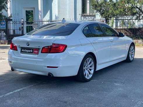 BMW 5 серия 2015 белый - фото 8