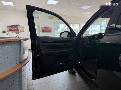 Mitsubishi Outlander 2020 - фото 24