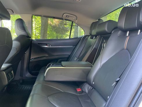 Toyota Camry 2019 белый - фото 28
