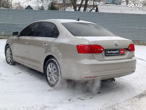 Volkswagen Jetta 2012 бежевый - фото 12