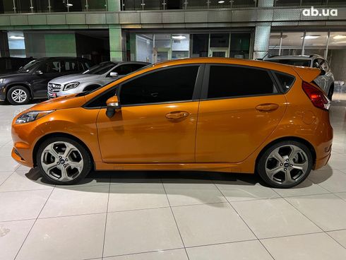 Ford Fiesta 2019 оранжевый - фото 9