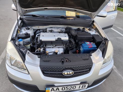 Kia Rio 2008 серебристый - фото 12