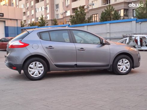 Renault Megane 2013 серый - фото 8