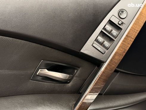 BMW 5 серия 2005 серый - фото 16