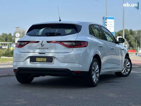 Renault Megane 2018 - фото 17