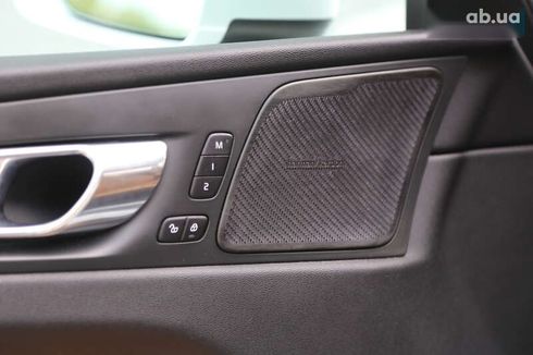Volvo XC60 2020 - фото 24