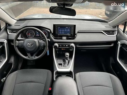 Toyota RAV4 2021 - фото 17