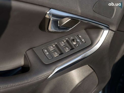 Volvo V40 2017 - фото 25