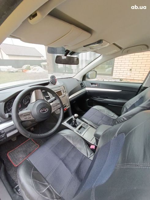 Subaru Legacy Wagon 2012 серебристый - фото 11