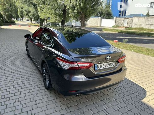 Toyota Camry 2020 - фото 12