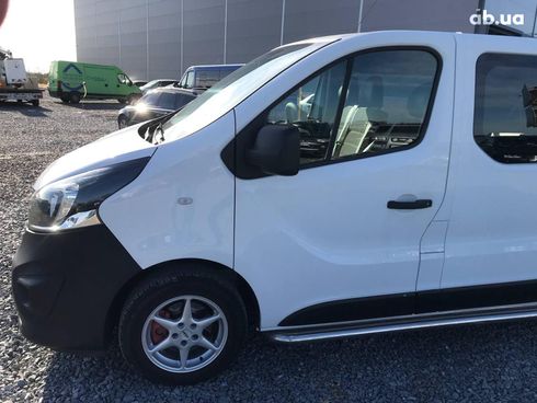 Opel Vivaro 2015 белый - фото 12