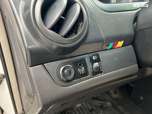 Chevrolet Aveo 2006 белый - фото 37