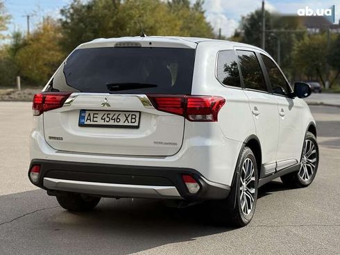 Mitsubishi Outlander 2015 - фото 9