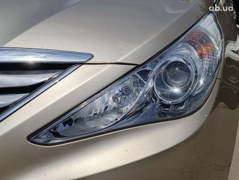 Hyundai Sonata 2010 бежевый - фото 3