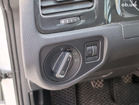Volkswagen Golf 2019 белый - фото 21
