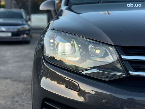 Volkswagen Touareg 2012 серый - фото 9