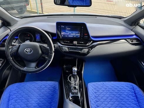 Toyota C-HR 2017 - фото 30