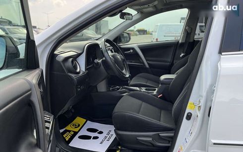 Toyota RAV4 2018 - фото 12