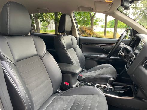 Mitsubishi Outlander 2019 белый - фото 32