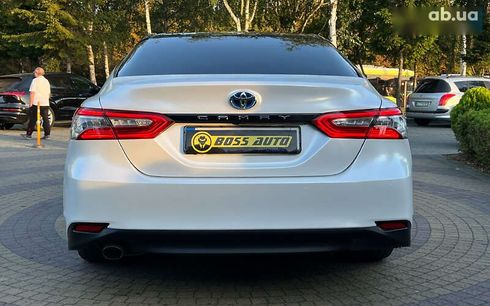 Toyota Camry 2019 - фото 6