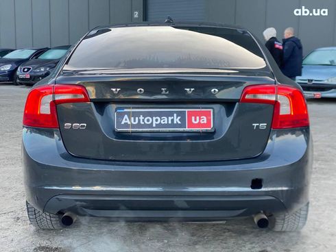 Volvo S60 2011 серый - фото 4