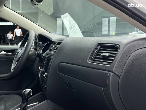 Volkswagen Jetta 2016 белый - фото 3