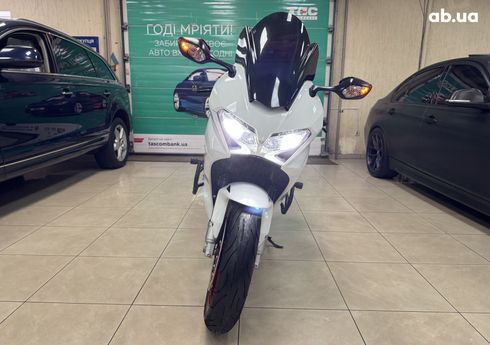 Honda VFR 2014 белый - фото 7
