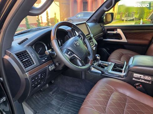 Toyota Land Cruiser 2018 - фото 19