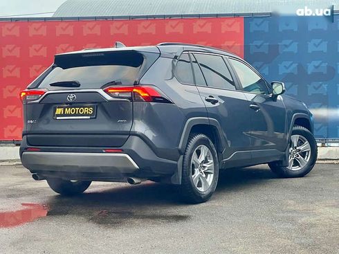 Toyota RAV4 2023 - фото 2