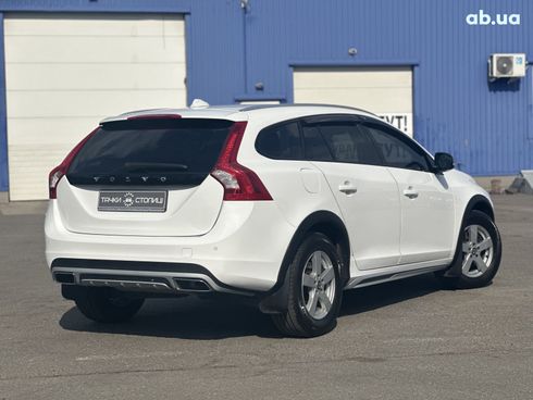 Volvo V60 Cross Country 2016 белый - фото 3