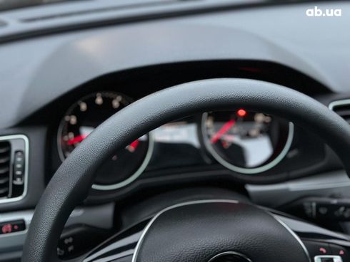 Volkswagen Passat 2016 серый - фото 35