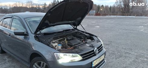 Volkswagen Jetta 2016 серый - фото 10