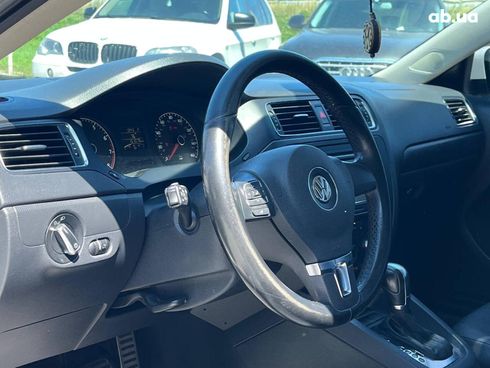 Volkswagen Jetta 2010 белый - фото 42
