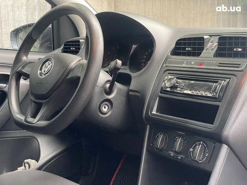 Volkswagen Polo 2015 белый - фото 22