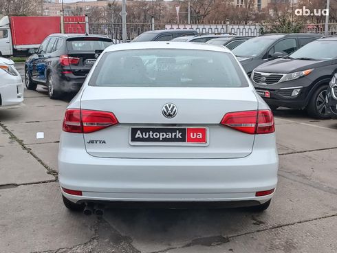 Volkswagen Jetta 2015 белый - фото 4