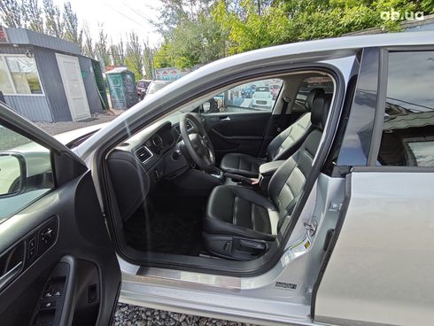 Volkswagen Jetta 2014 серебристый - фото 10