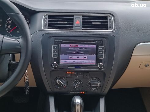 Volkswagen Jetta 2012 бежевый - фото 17