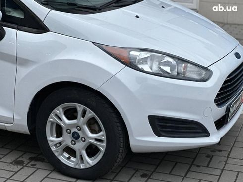 Ford Fiesta 2016 белый - фото 7