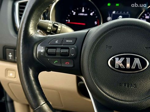 Kia Carnival 2017 - фото 26